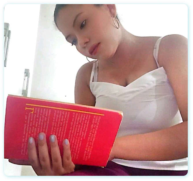 FOTO ANDREA LEYENDO (23)